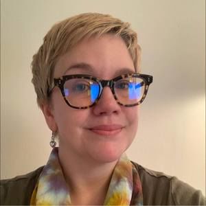 Meet your Posher, Lora